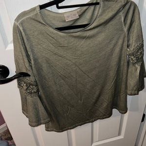 Green quarter sleeve shirt